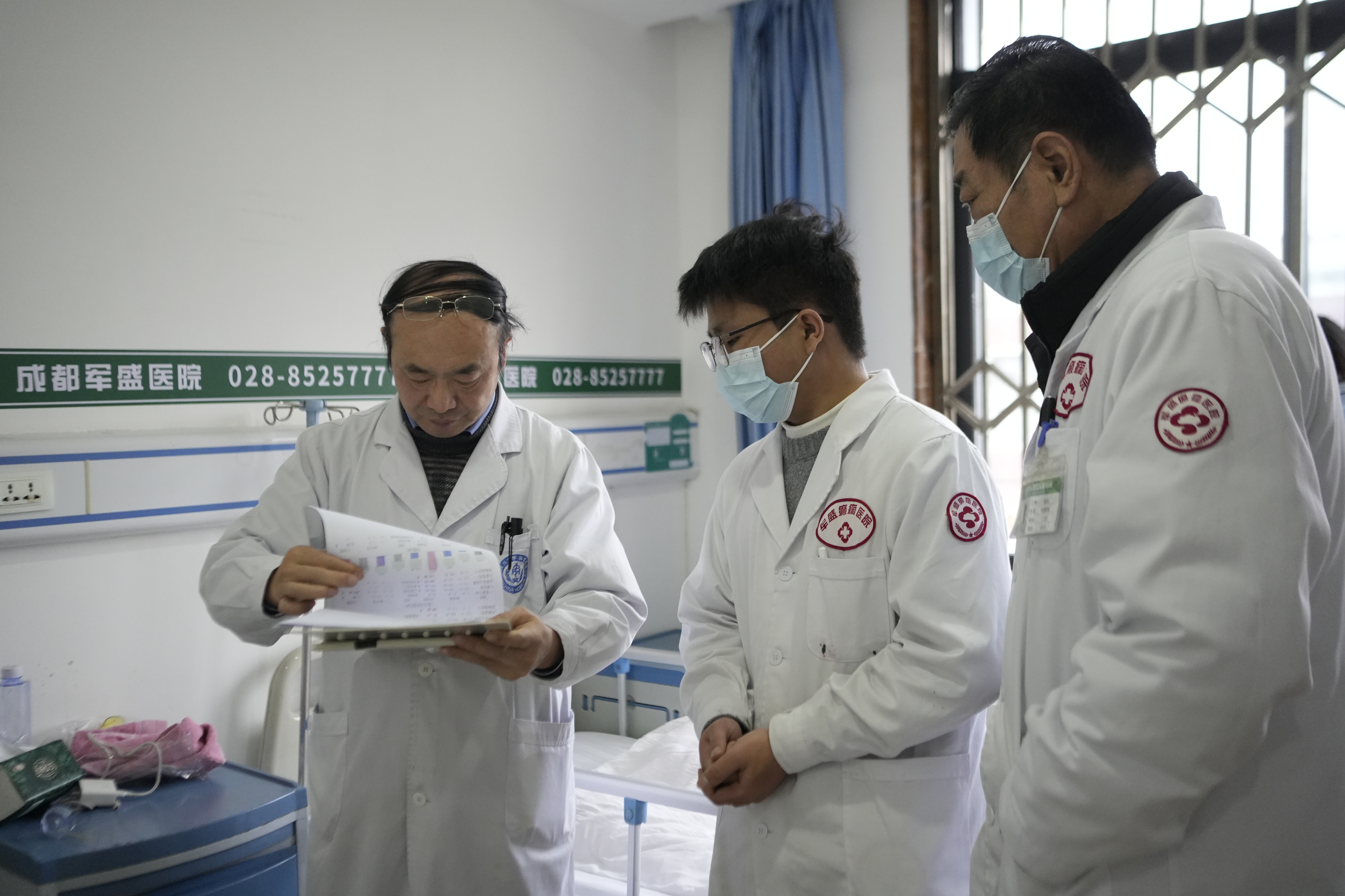 名医查房·学科共建 邹晓毅教授助力军盛诊疗水平持续提升