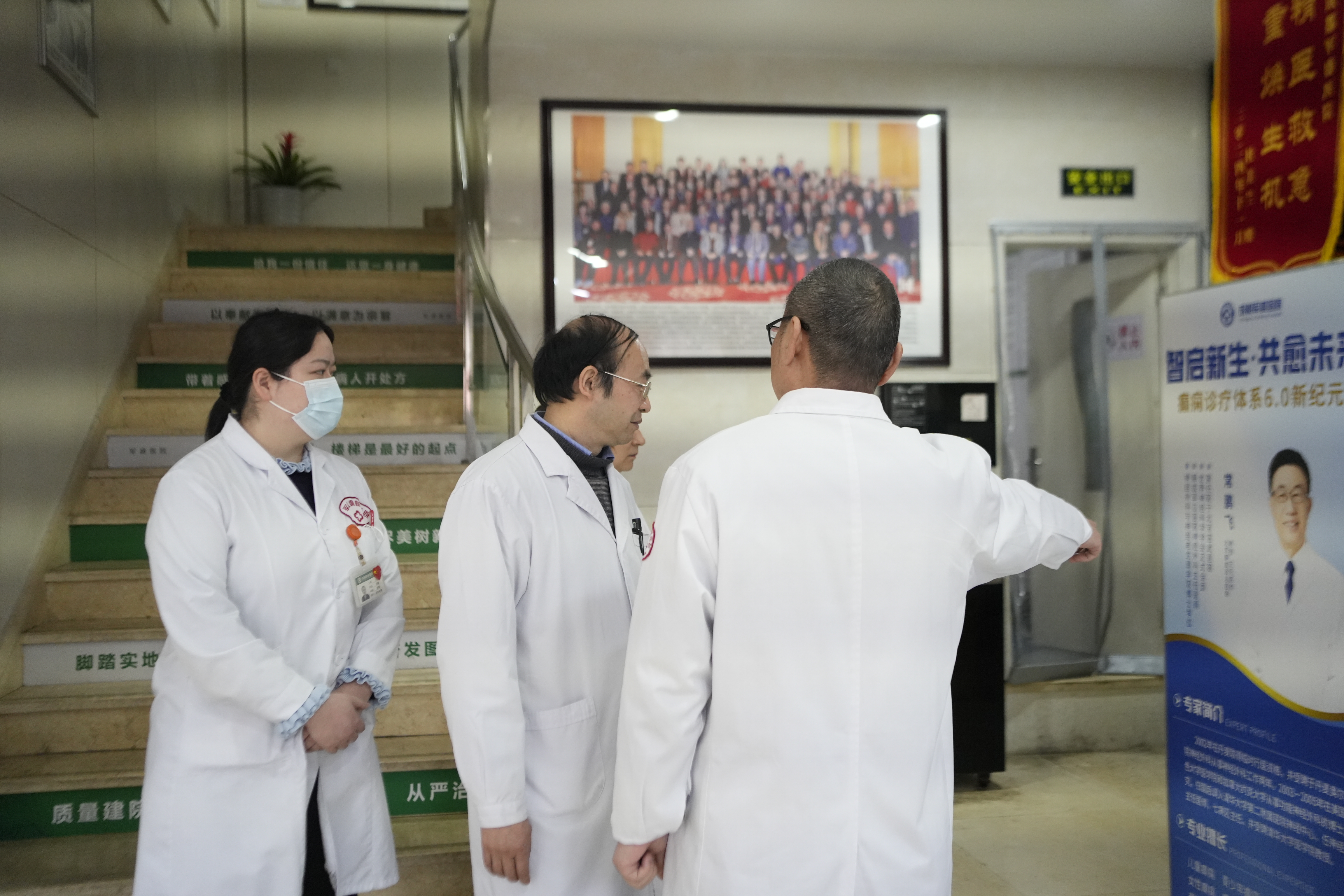 名医查房·学科共建 邹晓毅教授助力军盛诊疗水平持续提升